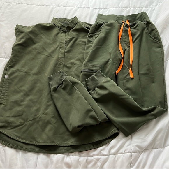 Figs Tops - FIGS Moss Rafaela Top - XXS
High Waisted Zamora 2.0 - XXSP